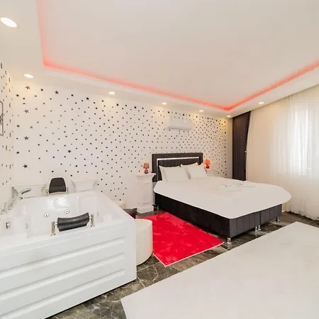 Chic Flat With Jacuzzi In