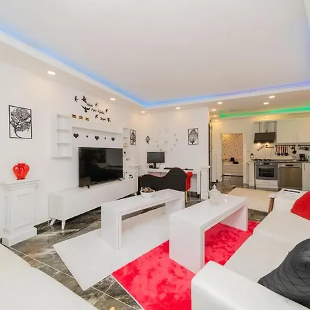 Chic Flat With Jacuzzi In * Antalya