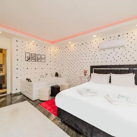 Chic Flat With Jacuzzi In Antalya