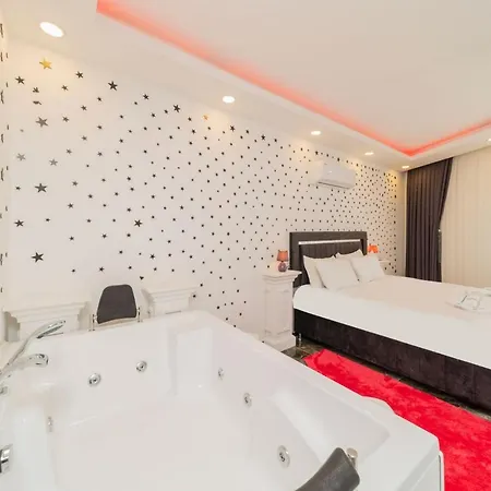 Lägenhet Chic Flat With Jacuzzi In *